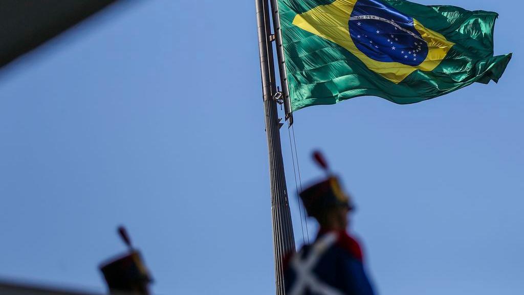 mastro da bandeira nacional representando o 15 de novembro