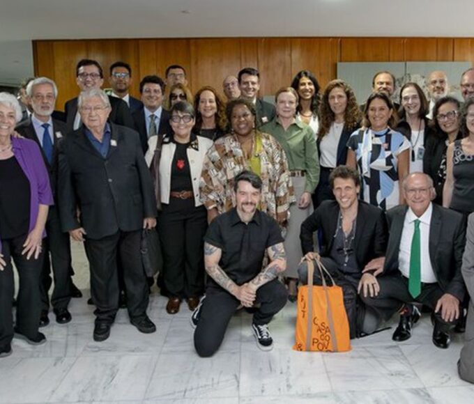 4e65f6be 8c26 4b0f abe5 840594192533