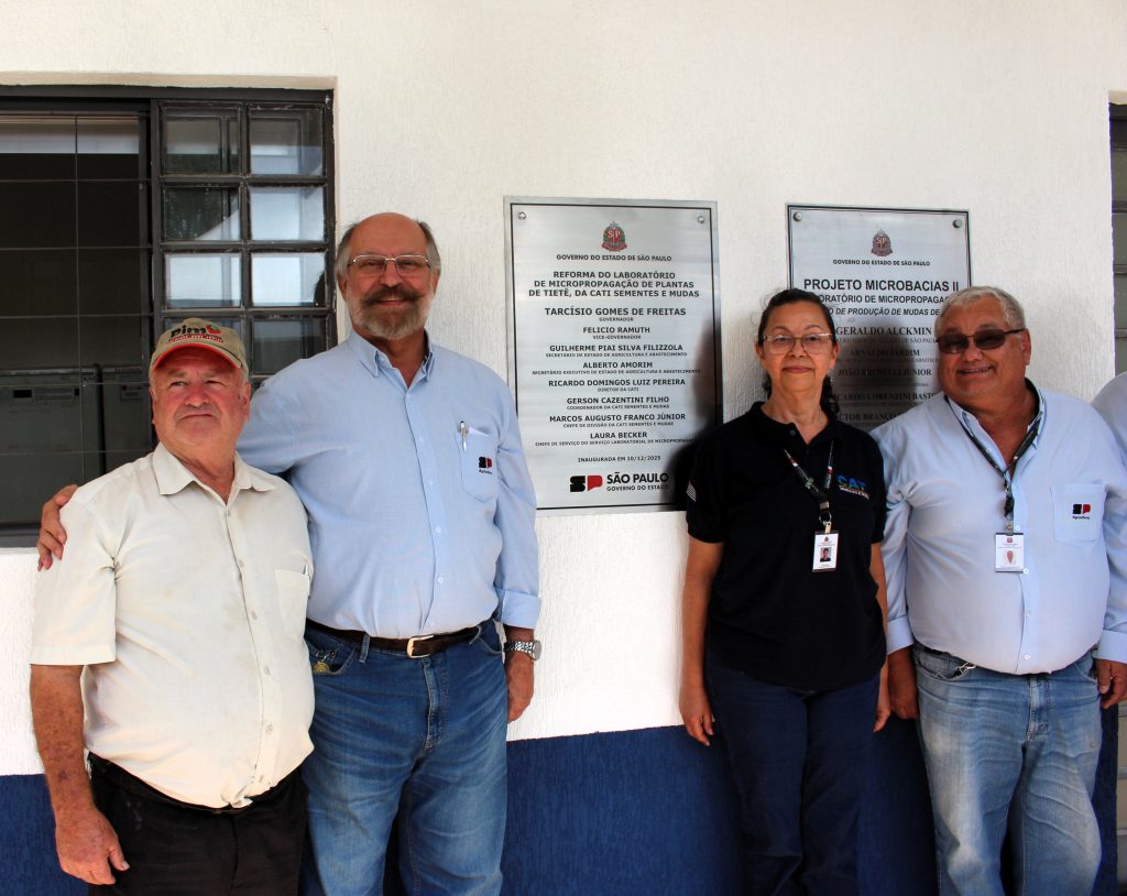 Conheça o laboratório que impulsiona a fruticultura paulista 7 Secretario executivo Alberto Amorim descerra placa de reforma da unidade de Tiete SP