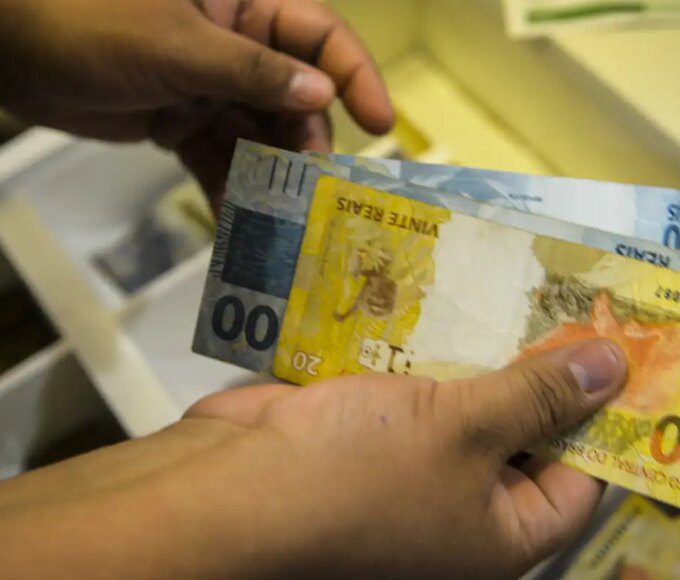 dinheiro caixa mcajr abr 2907221128