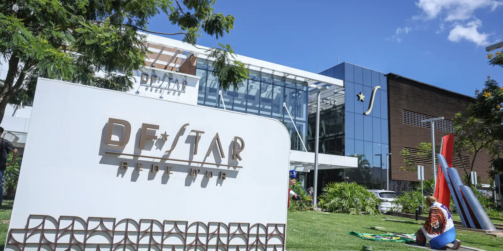 Bolsonaro recebe alta hospitalar e volta a cumprir pena na PF 5 mcm 1720