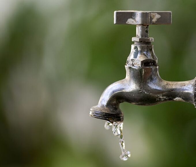 Readequação na rede de água pode afetar abastecimento em bairros de Santa Bárbara nesta quinta-feira (15) 12 torneira