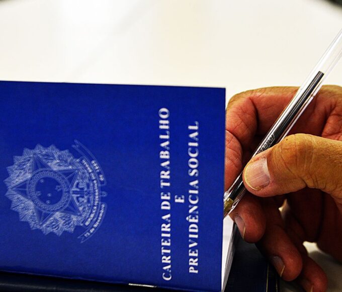 Dezenove estados e DF têm em 2025 o menor desemprego já registrado 14 02 carteira de trabalho
