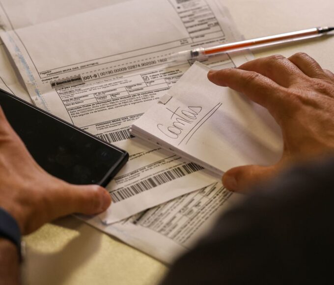 Salário mínimo de R$ 1.621 começa a ser pago nesta segunda 15 0d8a1308