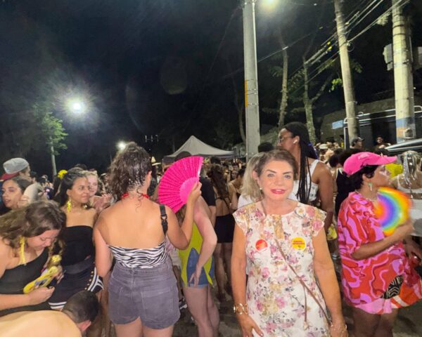 18 02 26 1 Bebel prestigiando o carnaval de rua de Piracicaba na noite de segunda feira