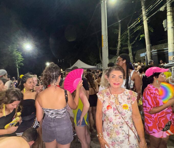18 02 26 1 Bebel prestigiando o carnaval de rua de Piracicaba na noite de segunda feira