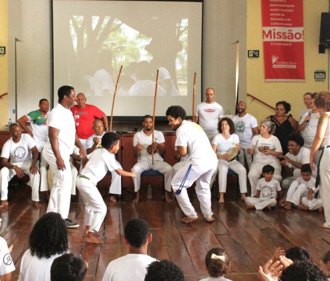 CAPOEIRA NA ESTACAO