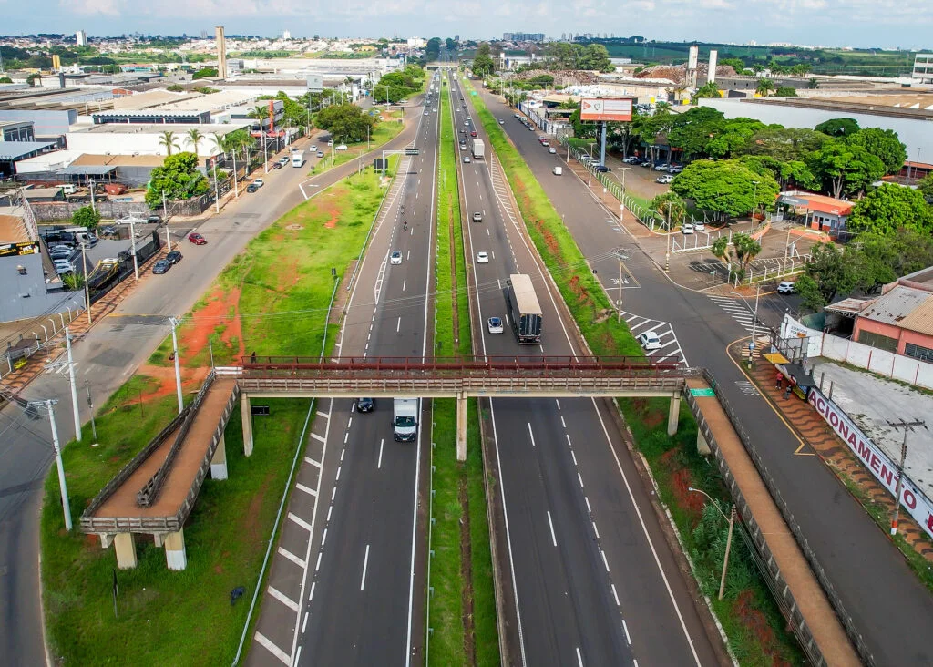 Prefeitura solicita e DER altera trajeto de desvio na SP-304 durante interdição para reparos em passarela 5 Passarela 304 2