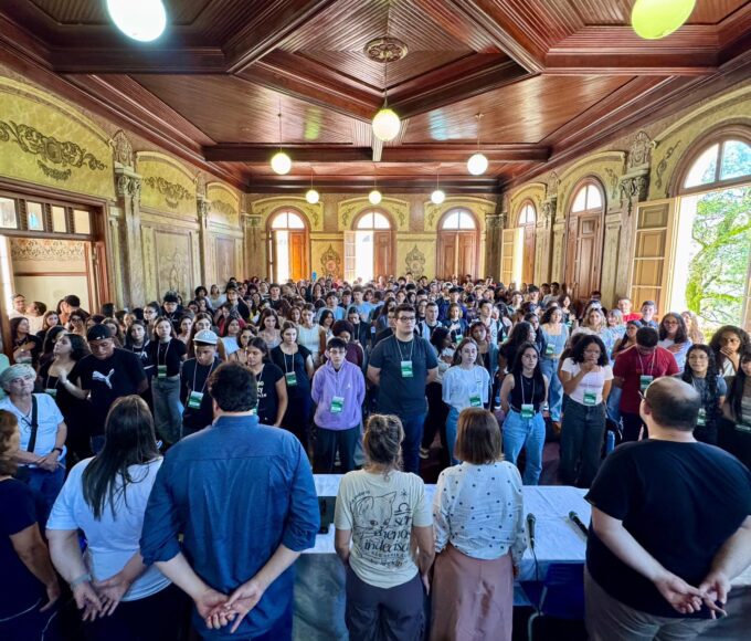 Bebel realiza aula inaugural do cursinho popular Paulo Freire que tem 412 alunos 14 16 03 26 O cursinho popular conta com 412 alunos e as aulas sao realizadas na EE Sud Mennucci aos sabados