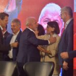 Bebel participa do lançamento da pré-candidatura 11 20 03 26 Bebel e cumprimentada pelo presidente Lula que e acompanhado por Fernando Haddad