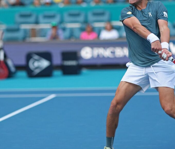 João Fonseca luta, mas é superado pelo espanhol Carlos Alcaraz 14 2026 03 19t221921z 1438075437 mt1usatoday28540755 rtrmadp 3 tennis miami open