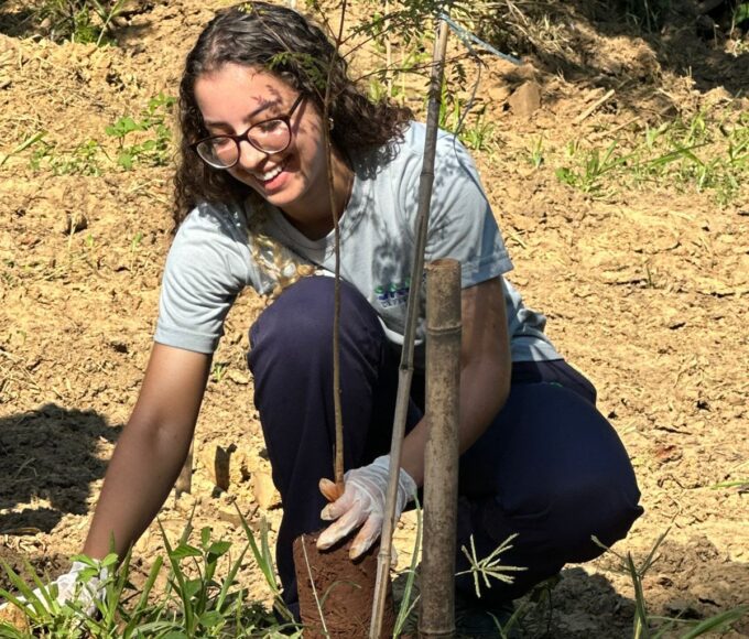 Parceria entre Saae Capivari e Secretaria de Meio Ambiente e Agricultura possibilita o plantio de 150 mudas de árvores no bairro Morada do Sol 14 WhatsApp Image 2026 03 26 at 09.15.11