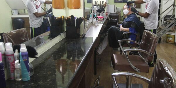 comercio de rua e saloes de beleza reabrem20200627 0330 0 0