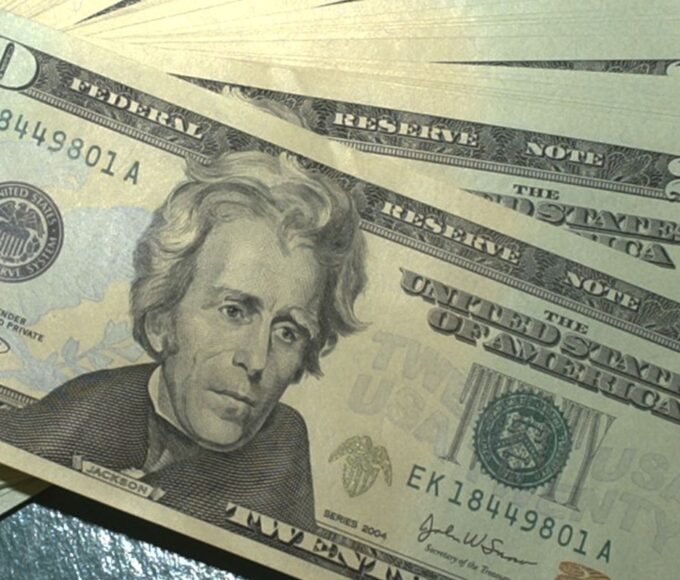 Apesar de guerra, dólar cai 1,27%, e bolsa sobe 3% na semana 14 mca abr 10071918653