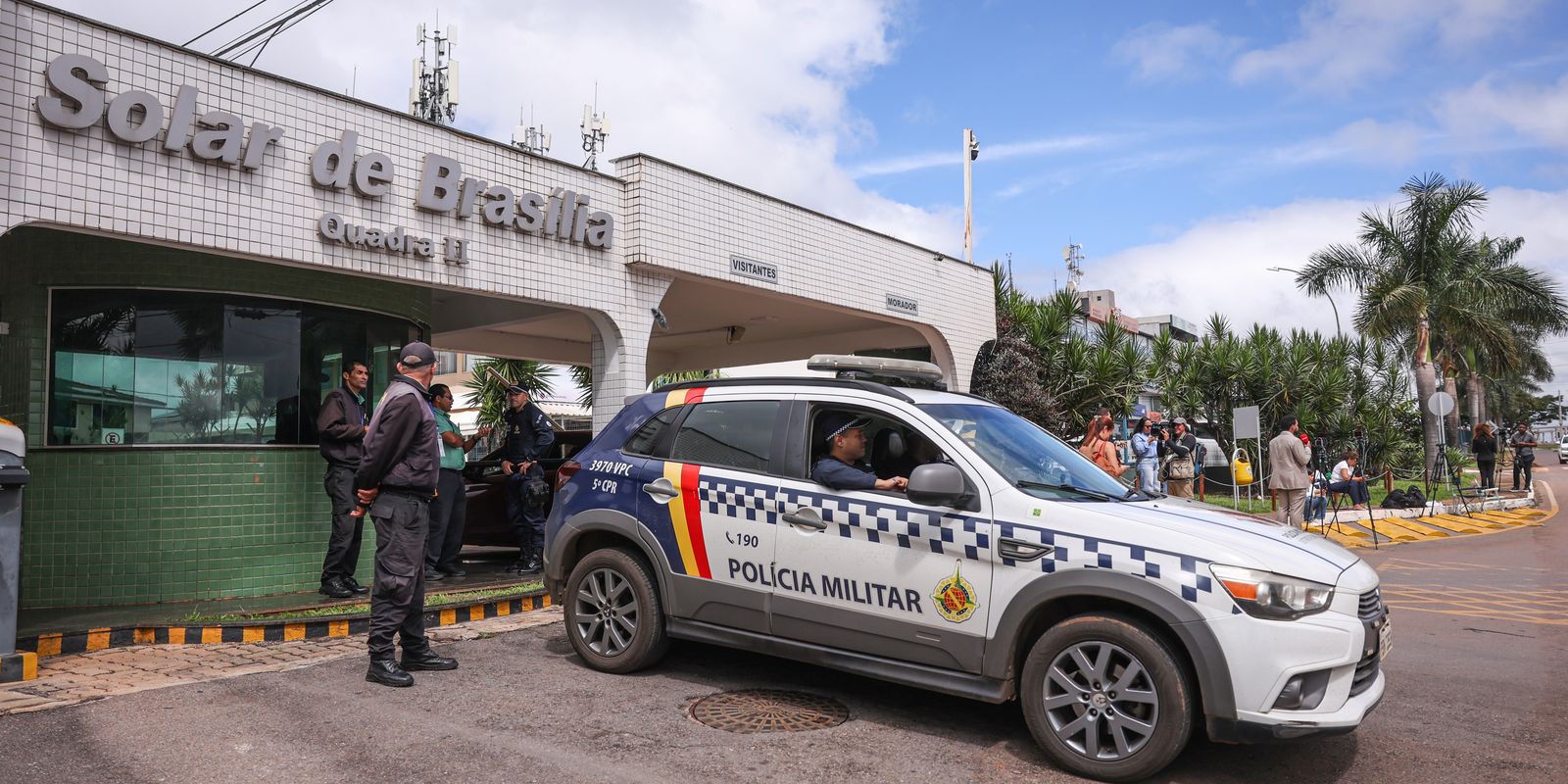 Bolsonaro recebe alta e chega em casa para cumprir prisão domiciliar 5 mcm 2698.jpg