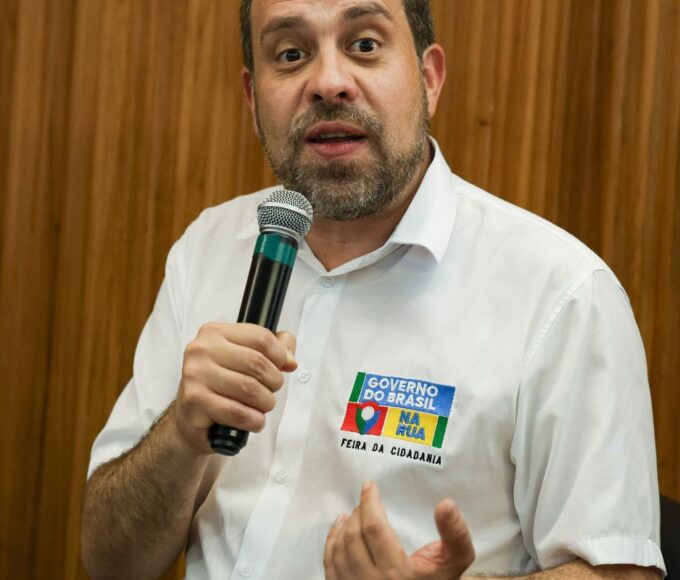 “É banditismo”, diz Boulos sobre aumento de diesel nos postos 14 toms0674