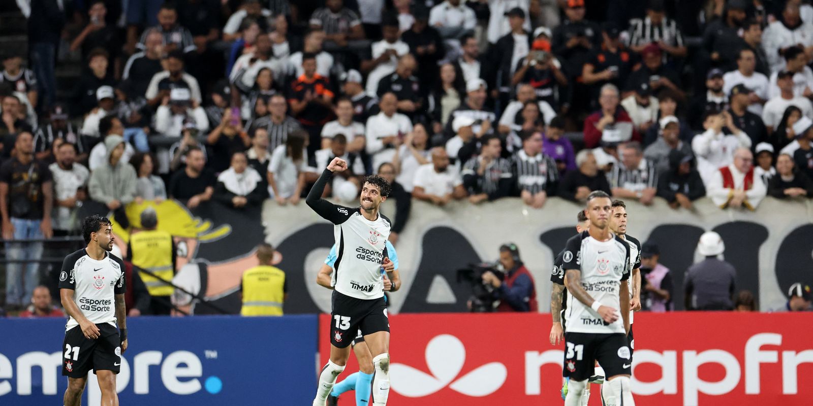 Corinthians derrota Santa Fe e segue 100% na Copa Libertadores 5 2026 04 16t021447z 701131212 up1em4g068llw rtrmadp 3 soccer libertadores cor sfe