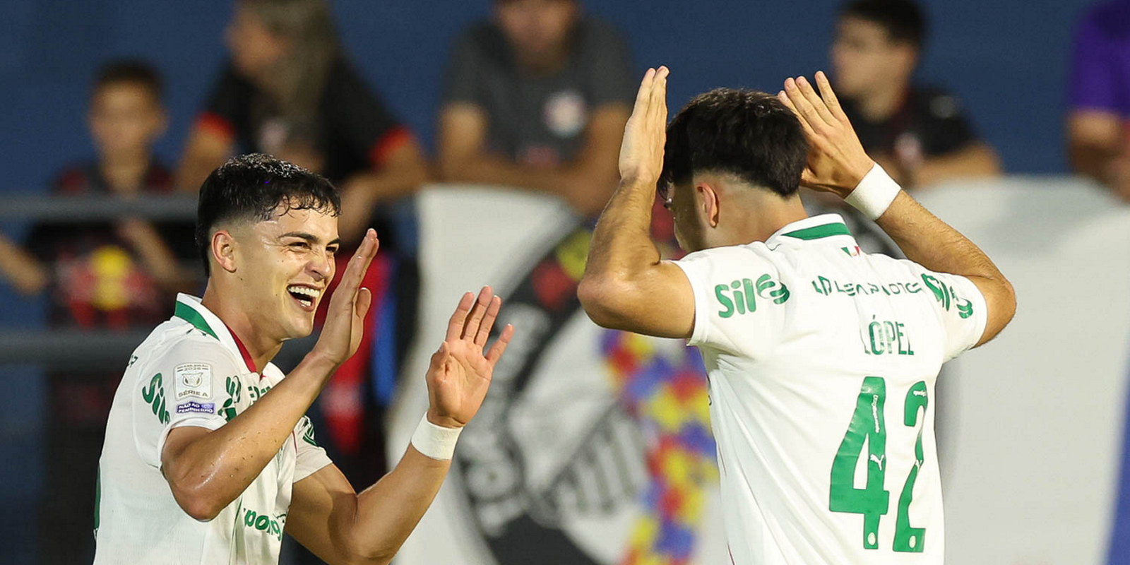Palmeiras derrota Bragantino para manter liderança no Brasileiro 5 26042026 cg palmeiras destaque 3997 15