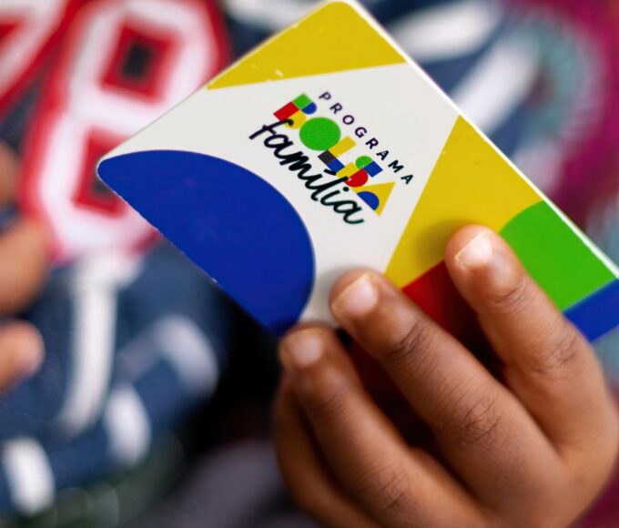 Caixa começa a pagar Bolsa Família de abril 14 53627831838 2fa74e7364 o