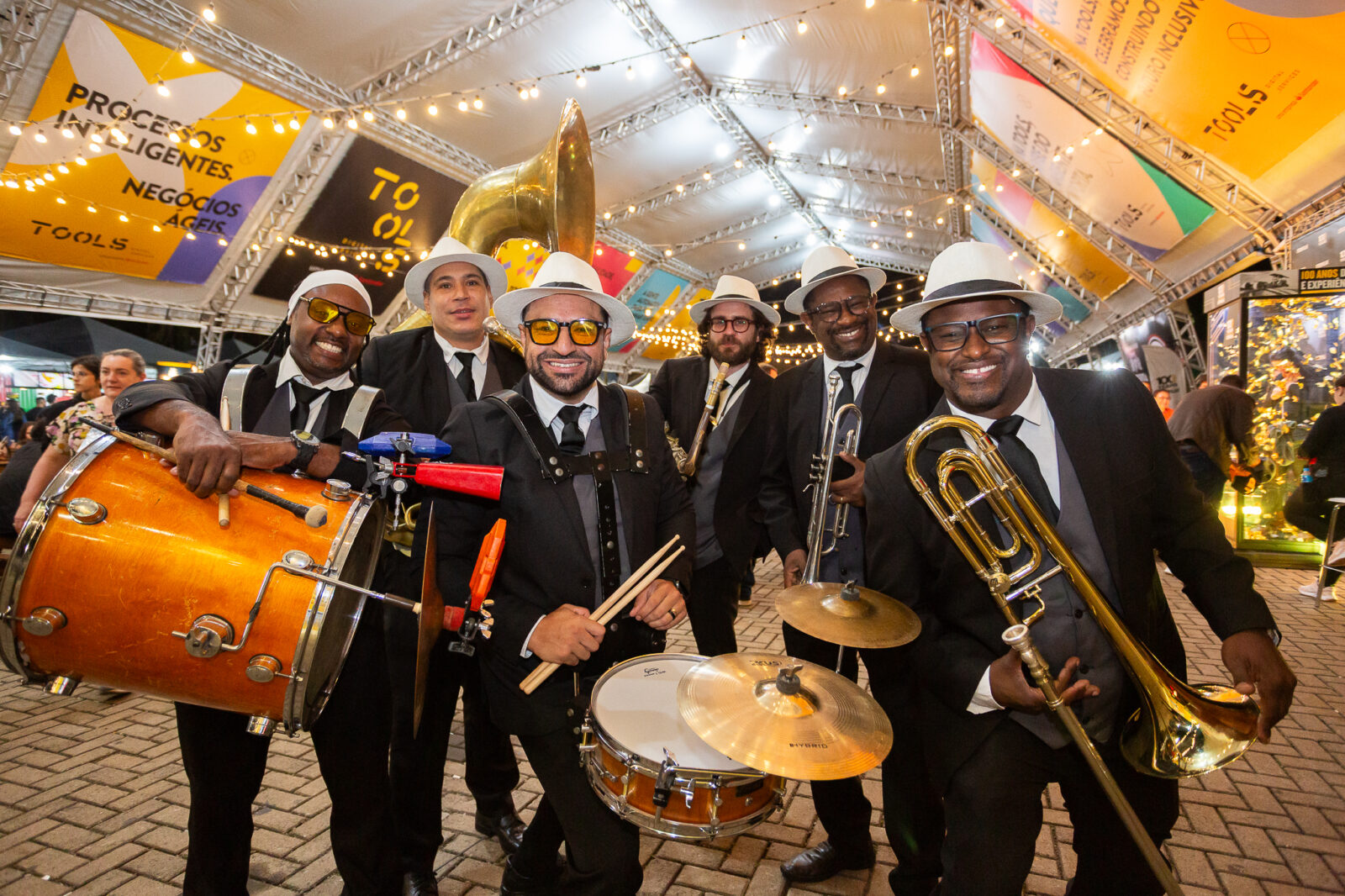 Máfia do Jazz é confirmada na 41ª Festa das Nações de Piracicaba 5 MAFIA BRASS BAND 2025 SEXTETO OFICIAL 1 HORIZONTAL.jpg