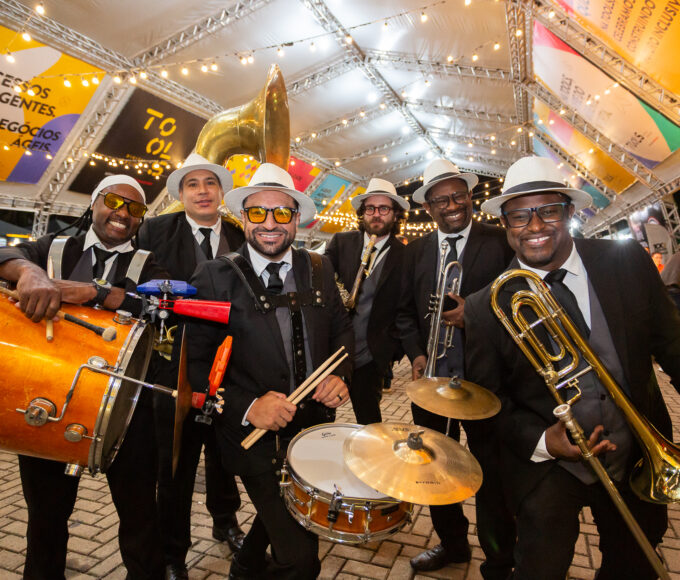 MAFIA BRASS BAND 2025 SEXTETO OFICIAL 1 HORIZONTAL.jpg