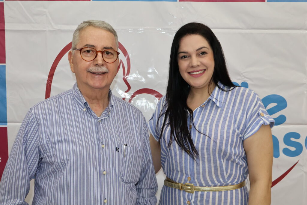 Prefeito Chico e secretaria Juliani 1