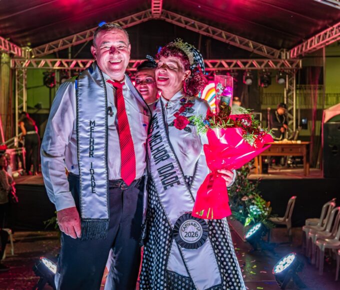Selma Araújo Ferreira Cruge e Nilton Cruge são coroados Miss e Mister Melhor Idade 2026 14 WhatsApp Image 2026 04 14 at 13.14.53
