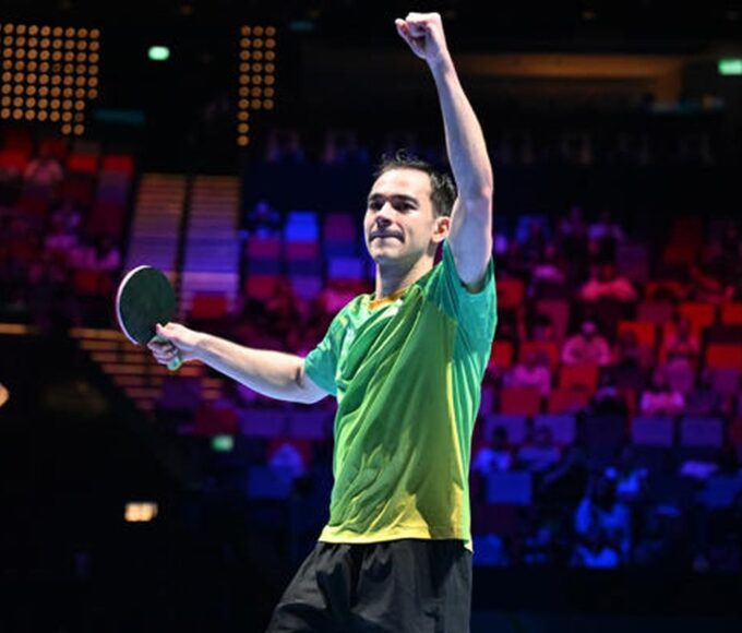 Calderano derrota francês e fica a 2 vitórias do bi na Copa do Mundo 14 calderano tenis de mesa