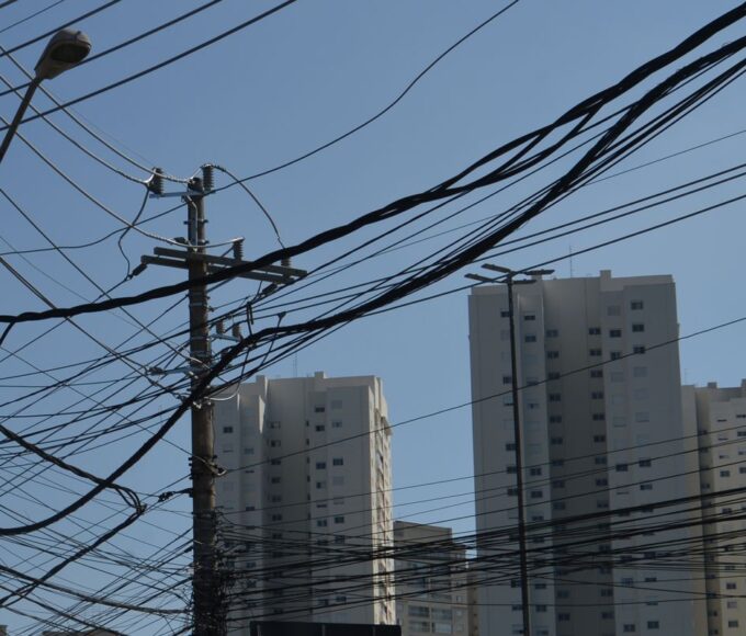 Ferros-velhos que venderem fio de cobre sem comprovação serão fechados 14 fios eletricidade