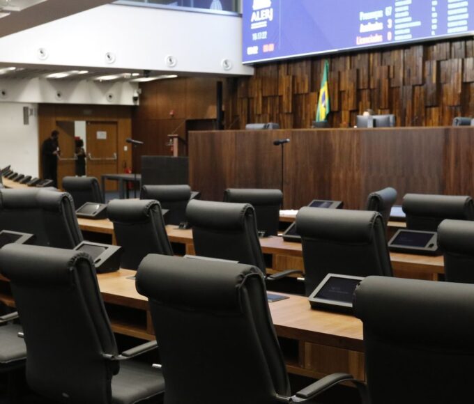 Proposições legislativas sobre IA favorecem controle e vigilância 14 mg 8156