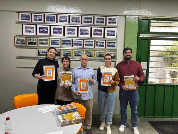 19 05 2026 Entrega de livros na Dyonisia EscolaParlamento 4