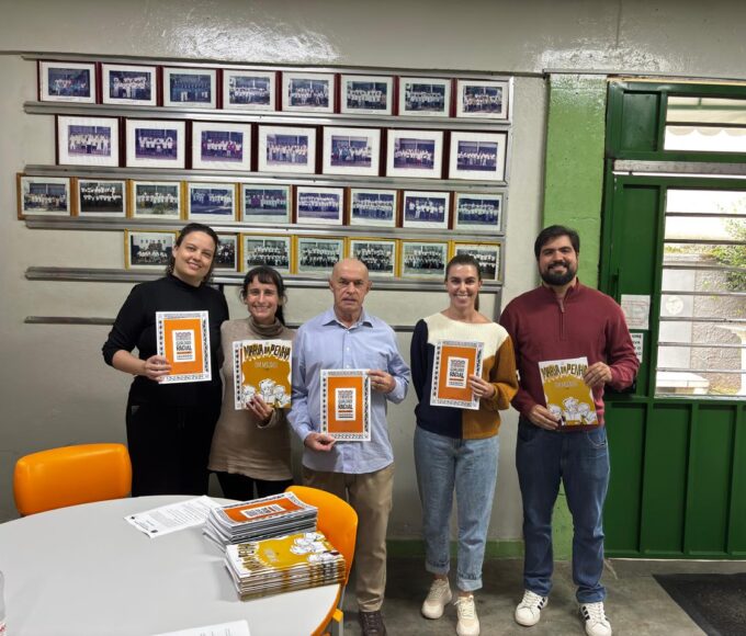Câmara de Amparo faz entrega de livros da Coleção em Miúdos na Escola Dionysia Gerbi Beira 14 19 05 2026 Entrega de livros na Dyonisia EscolaParlamento 4