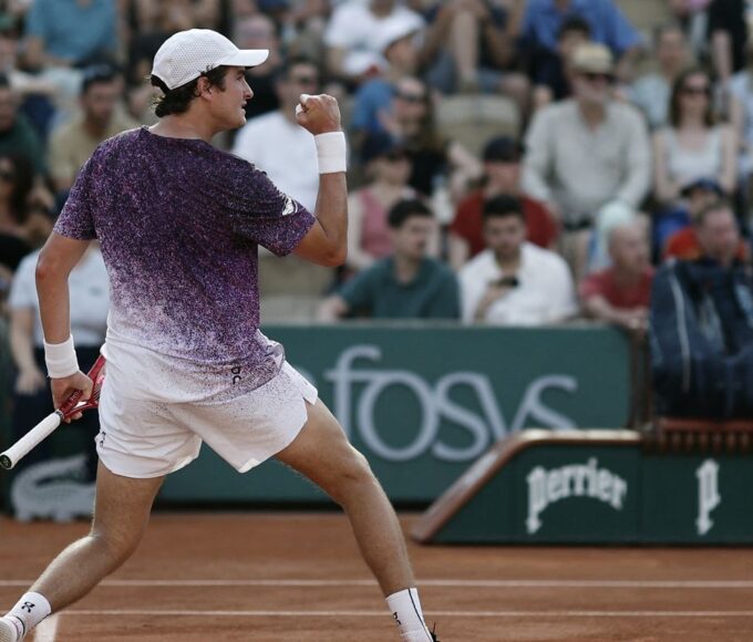 João Fonseca estreia com vitória no torneio de Roland Garros 14 2026 05 24t165531z 941920708 up1em5o1b0ilj rtrmadp 3 tennis frenchopen