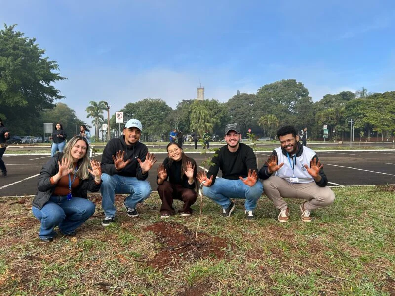 FHO realiza primeiro plantio do Projeto Carbono Zero no Campus Santa Bárbara d'Oeste 5 IMG 1676 1 scaled e1779211467667