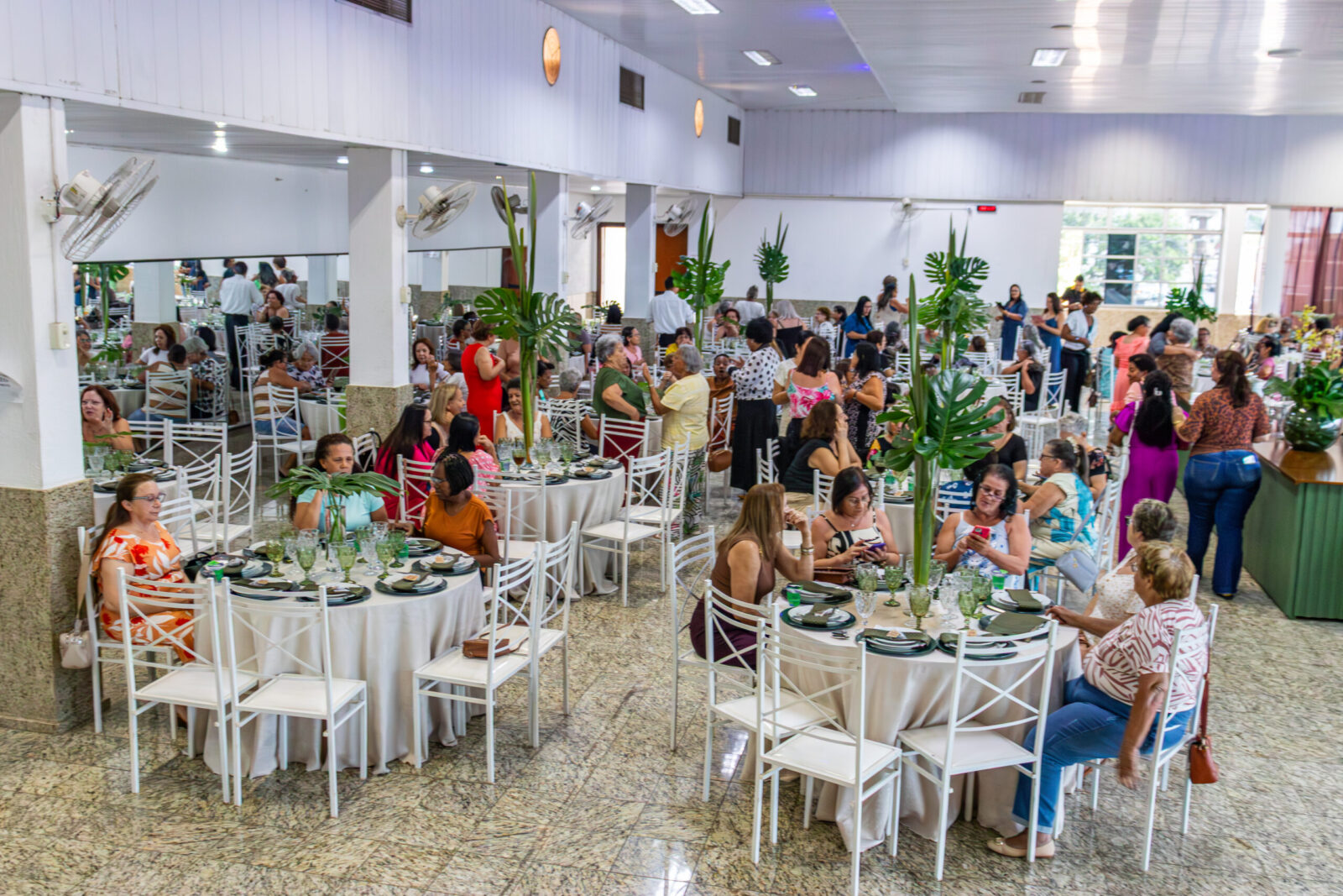 Almoço de Dia das Mães do programa ‘Melhor Idade’ atrai centenas de participantes 5 IMG 7365.jpg scaled