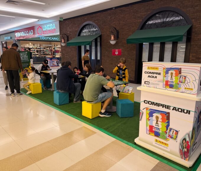 Limeira Shopping oferece espaço para venda e troca de figurinhas do álbum da Copa 14 Posto de Figurinhas 1