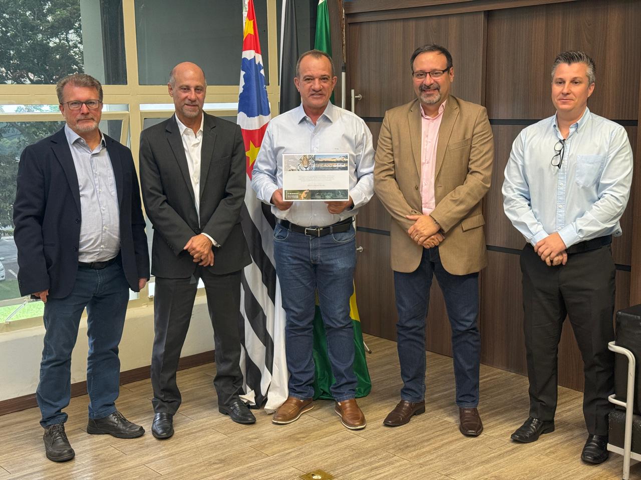 Nova Odessa recebe Selo Caixa Gestão Sustentável Nível Cristal 5 WhatsApp Image 2026 05 15 at 11.10.06 1