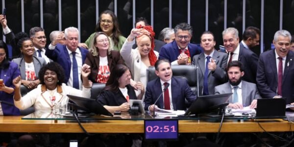 aprovacao da pec 6x1 na camara