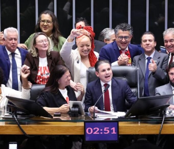 Câmara aprova, em dois turnos, a PEC pelo fim da escala 6x1 14 aprovacao da pec 6x1 na camara