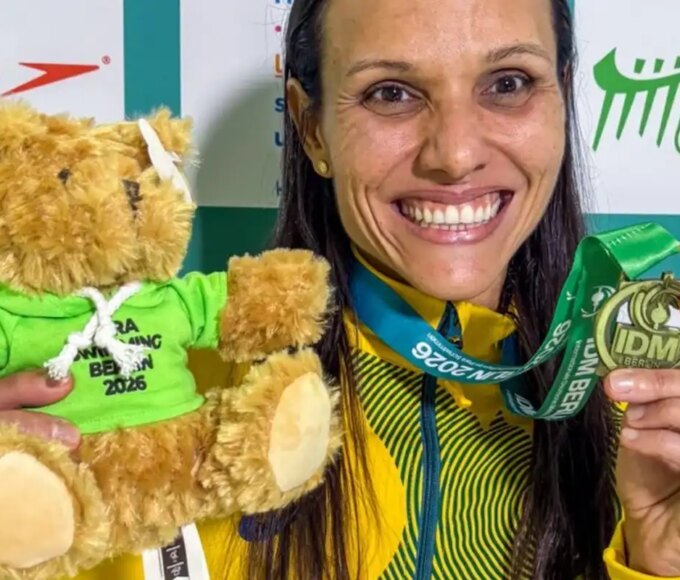 carol medalha internacional natacao 2026