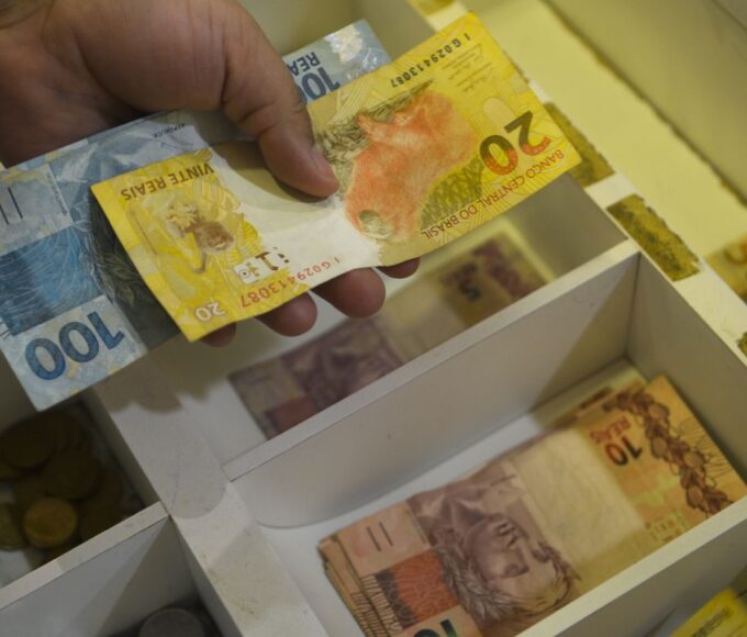 dinheiro caixa mcajr abr 2907221127