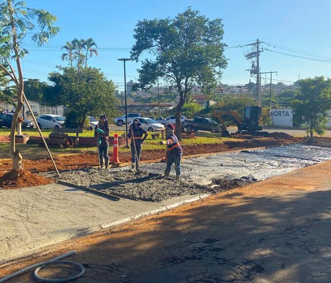 Prefeitura de Santa Bárbara constrói bolsão de estacionamento em frente ao Sesi; obra está em andamento 14 obra estacionamento sesi 03