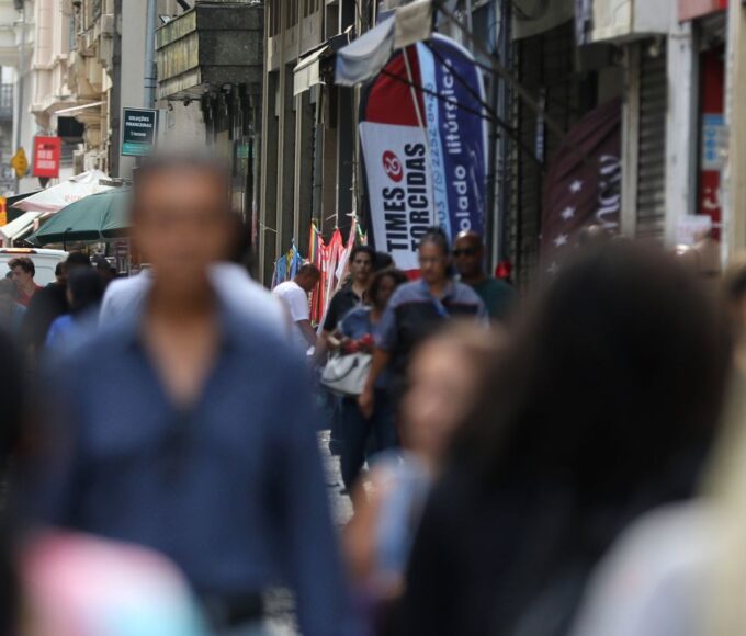 Taxa de desemprego de pretos é 55% maior que a de brancos, revela IBGE 14 trbr0602