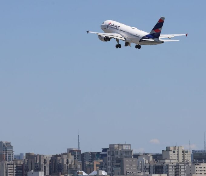 Petrobras reduz preço do querosene de aviação em 14,2% 15 0g0a0185