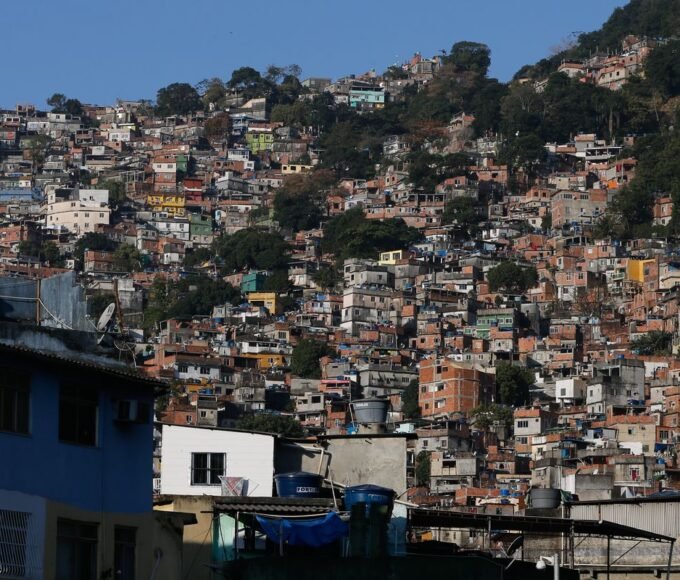 Projeto de turismo em favelas do Rio prepara rota especial para a Copa 14 1091141 ferfraz abr 18092017 82t1373
