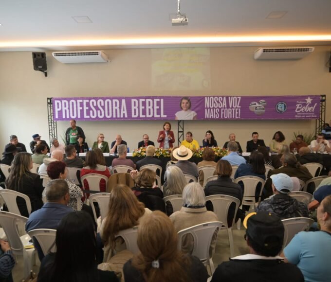 Deputada estadual Professora Bebel promove lançamento da sua pré-candidatura em Botucatu 16 17 06 26 A deputada estadual Professora Bebel no lancamento da sua pre candidatura na cidade de Aracatuba
