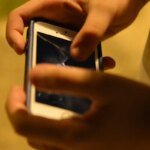 180515 jovem celular 0829