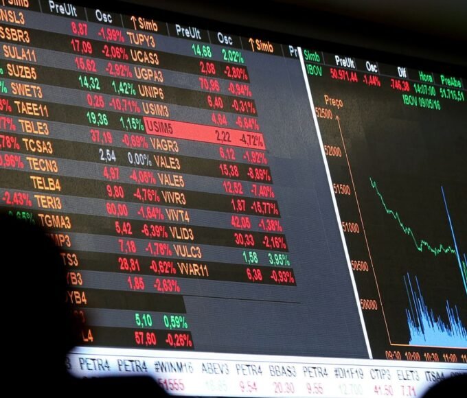 Bolsa inicia junho com queda de 0,91%, no menor nível desde janeiro 14 2020 03 11t154713z 1 lynxmpeg2a1pf rtroptp 4 bovespa manh