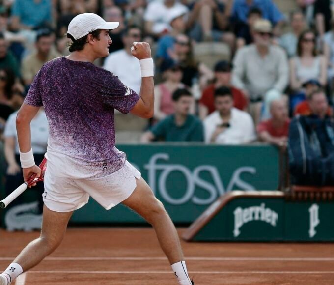 Mensik derruba João Fonseca nas quartas em Roland Garros: 3 a 0 14 2026 05 24t165531z 941920708 up1em5o1b0ilj rtrmadp 3 tennis frenchopen
