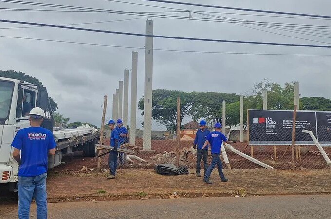 Construção de quadra poliesportiva em escola no Jardim Alvorada chega à fase de cobertura 14 55336955121 fcf9b385a8 c
